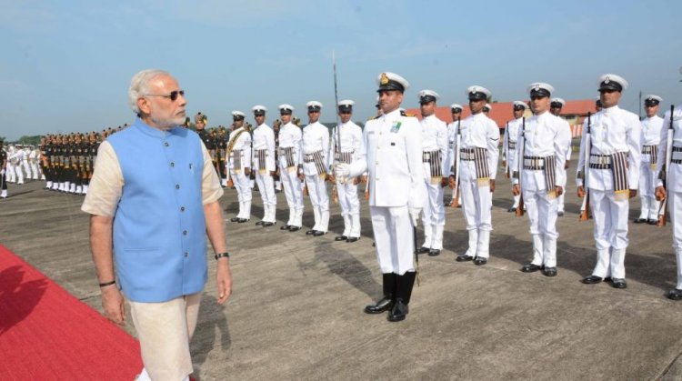 Modi attends Programme Marking Navy Day in Maharashtra, Witnesses Operational Demonstrations